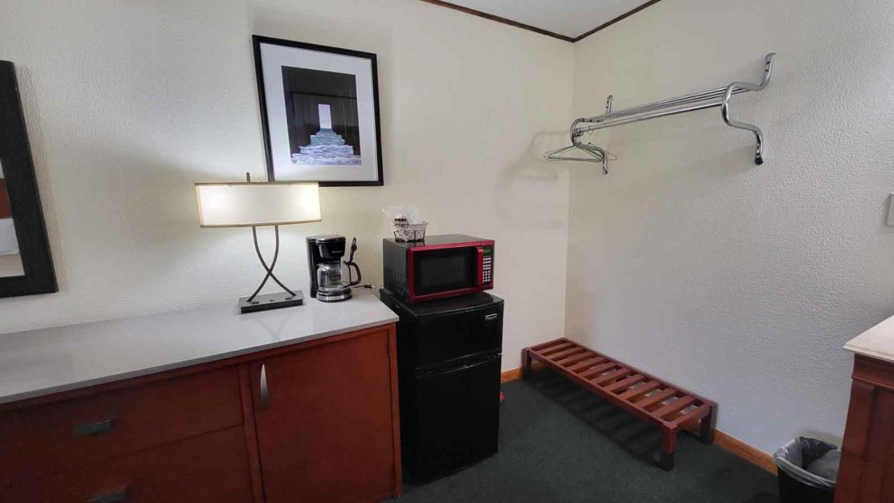 Hunter'S Friend Resort On Indian Point Экстерьер фото